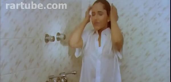  Mallu Glamour Hot Queen Reshma Full nude Bathing Scene